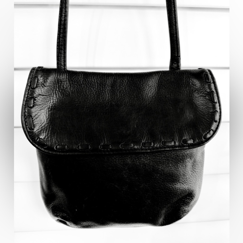 Elegant Black Leather Shoulder Bag